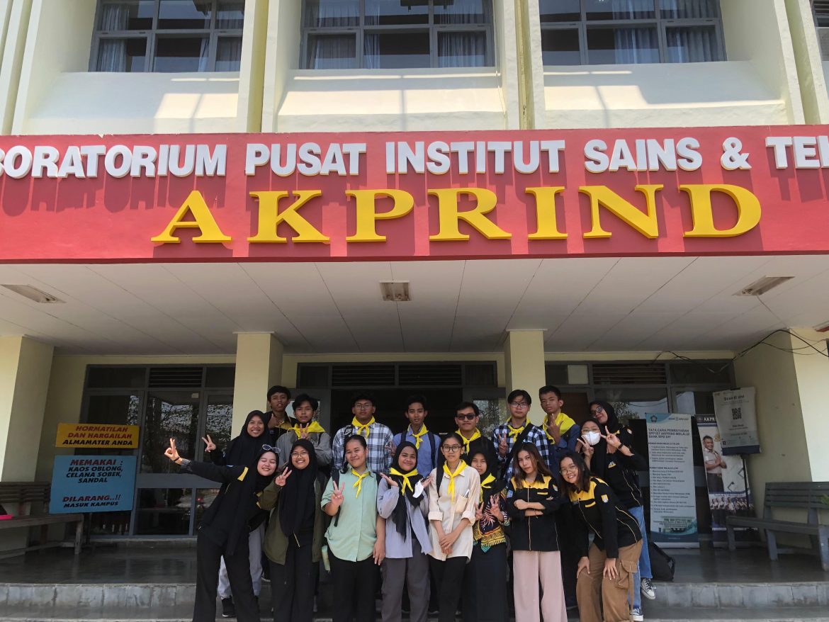 Eksplorasi Fasilitas: Mahasiswa Baru Jurusan Teknik Kimia IST AKPRIND Yogyakarta Mengikuti Kunjungan Laboratorium Bersama HMTK