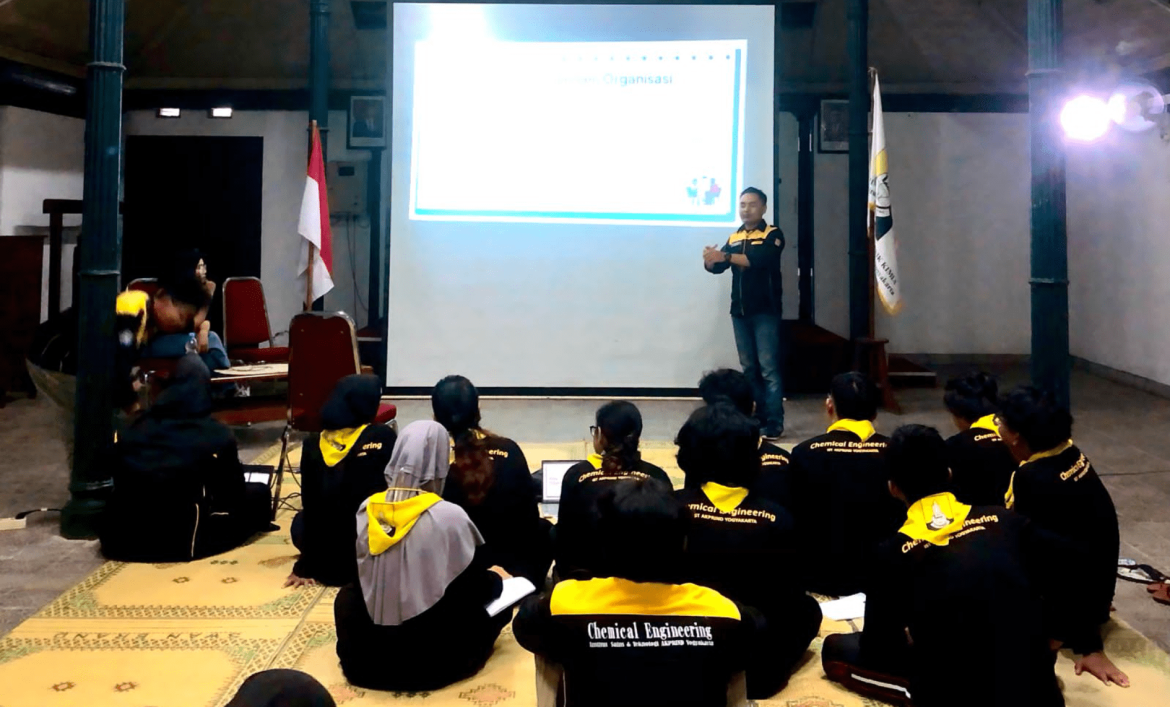 Menyelusuri Etika Organisasi dan Metode Mengatasi Konflik dalam Acara Makrab HMTK Teknik Kimia IST AKPRIND Yogyakarta